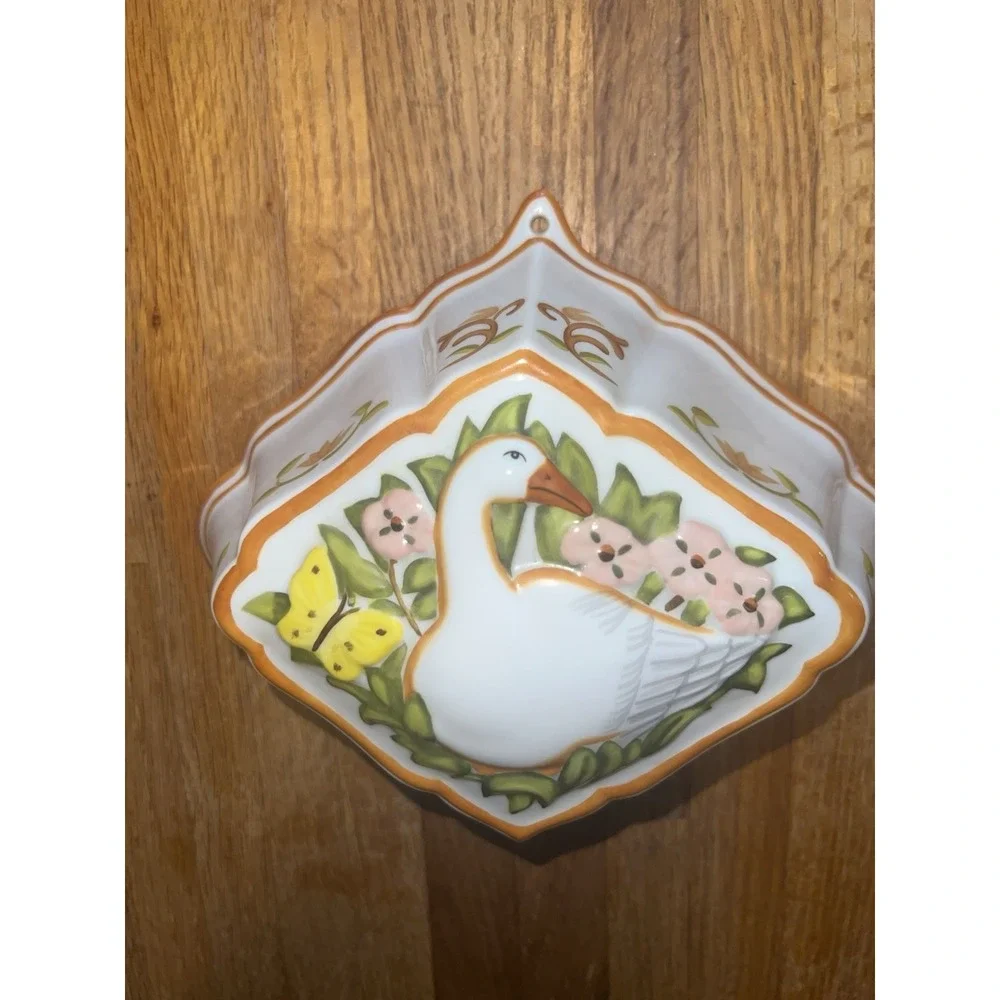 1986 Le Cordon Bleu hand painted goose wall plaque/jello mold The Franklin Mint‎